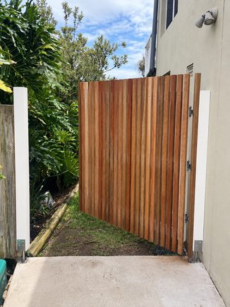Timber gate in a narrow side pathway